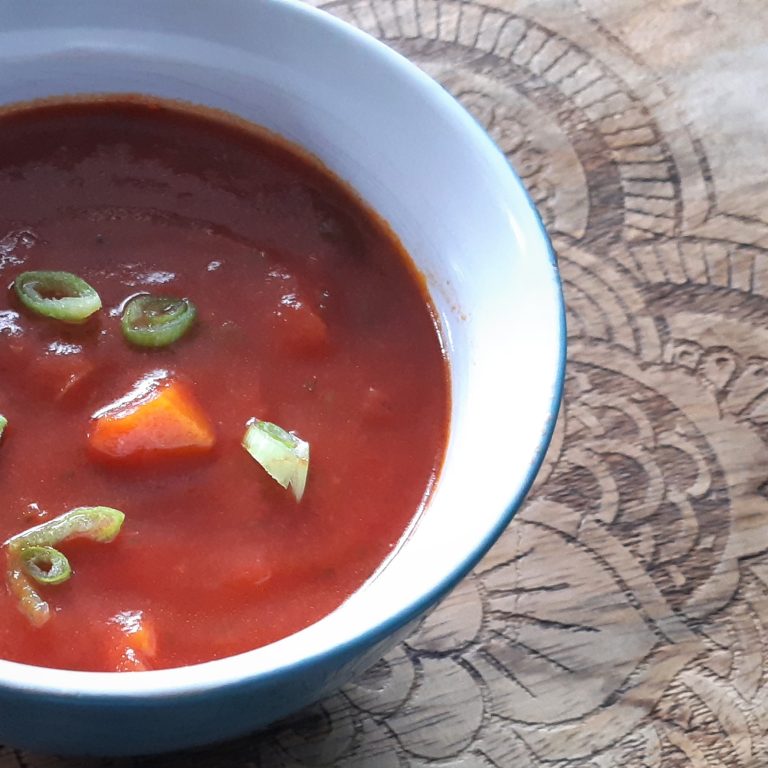 Foto van Tomatensoep recept op Cynspirerend.nl: Dus ja, ik heb een heerlijk tomatensoep recept. Maar zeg nou eerlijk? Zit jij daar op dit moment op te wachten?